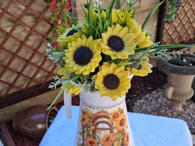 Konve a košíčky s mýdlovými květinami