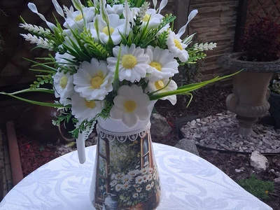 Konve a košíčky s mýdlovými květinami