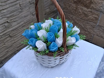 Konve a košíčky s mýdlovými květinami