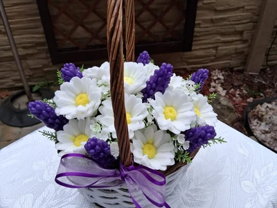 Konve a košíčky s mýdlovými květinami