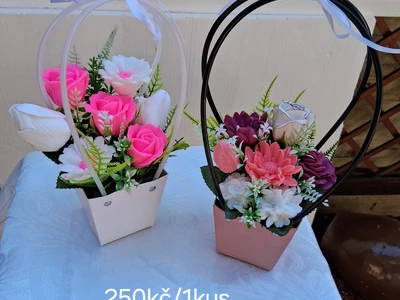 Mýdlové květinové kabelky