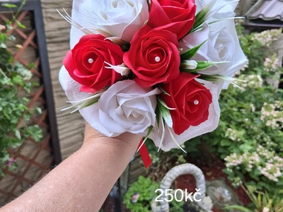 Vázané kytice z mýdla