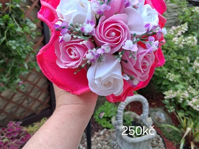 Vázané kytice z mýdla